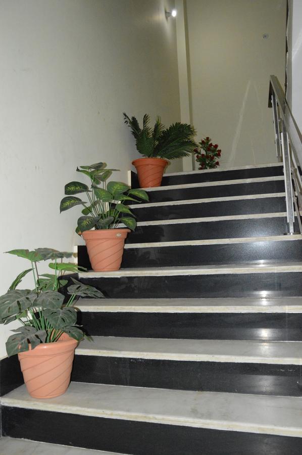 Hotel Rb Palace Dhaulpur Exteriör bild