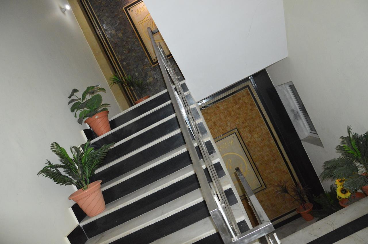 Hotel Rb Palace Dhaulpur Exteriör bild