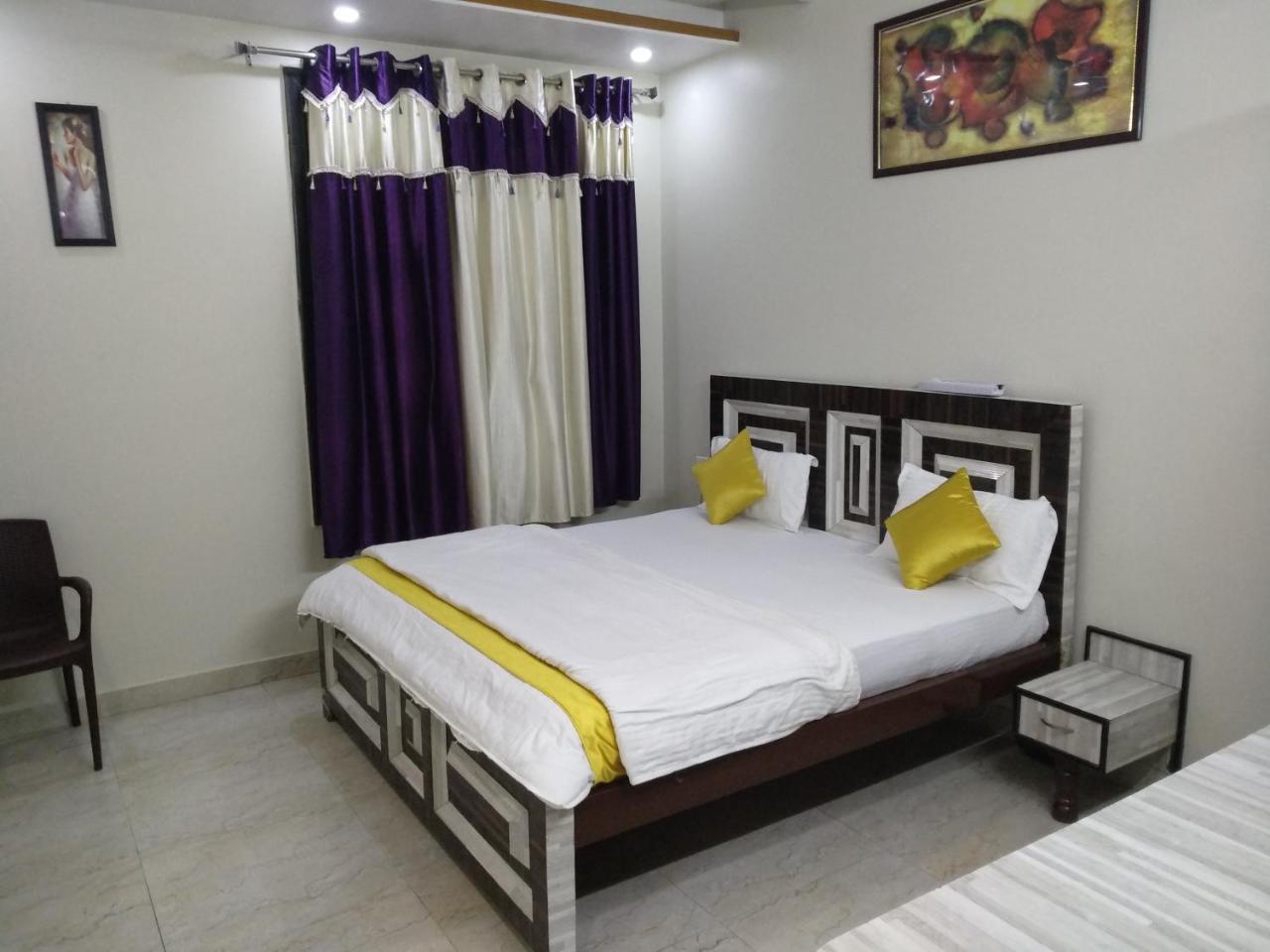 Hotel Rb Palace Dhaulpur Exteriör bild