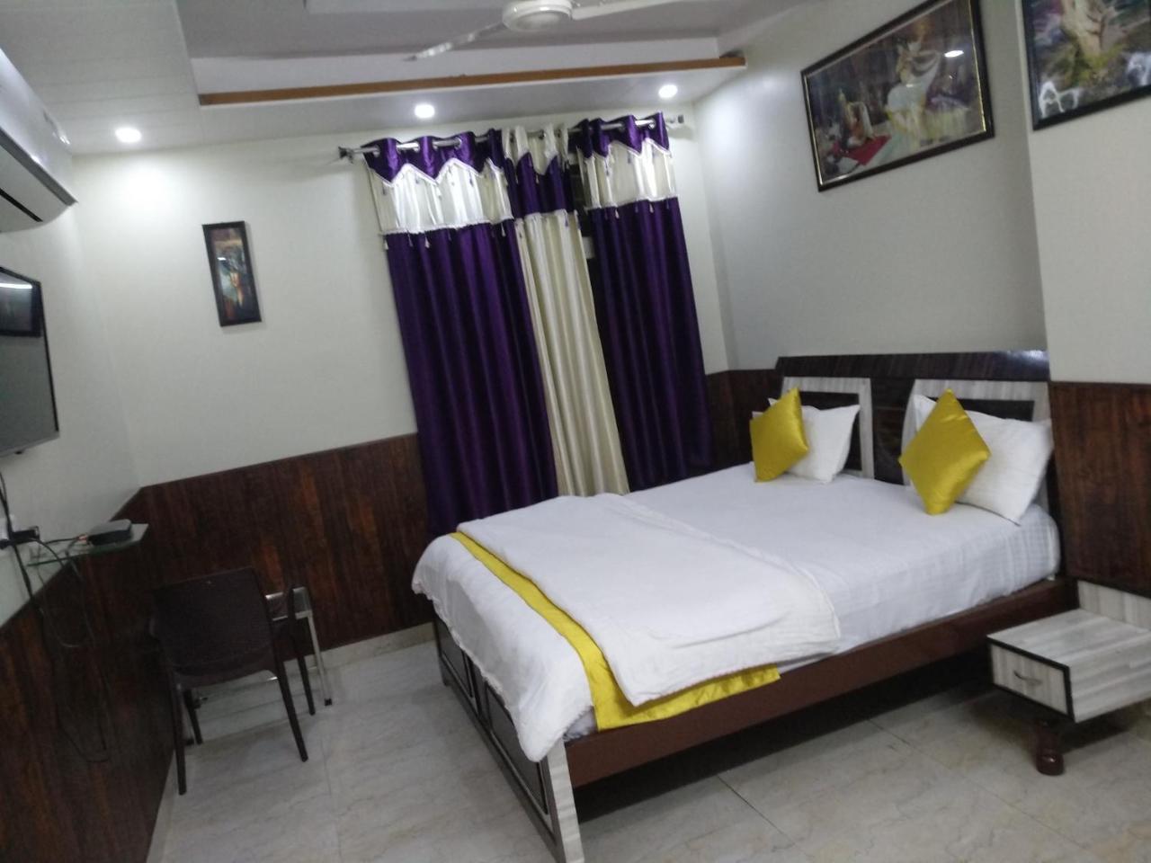 Hotel Rb Palace Dhaulpur Exteriör bild