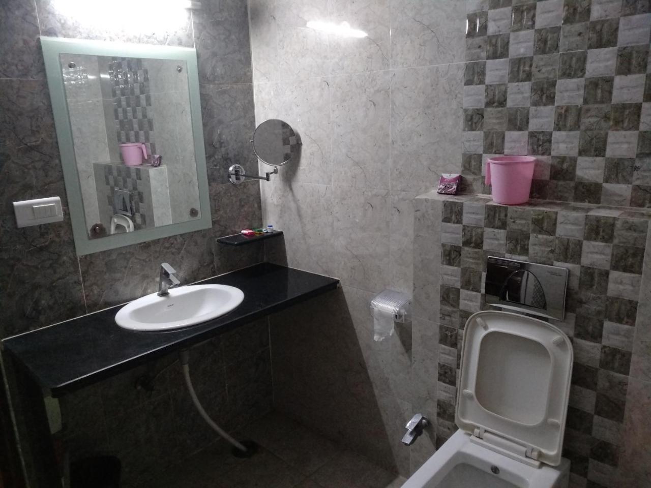 Hotel Rb Palace Dhaulpur Exteriör bild