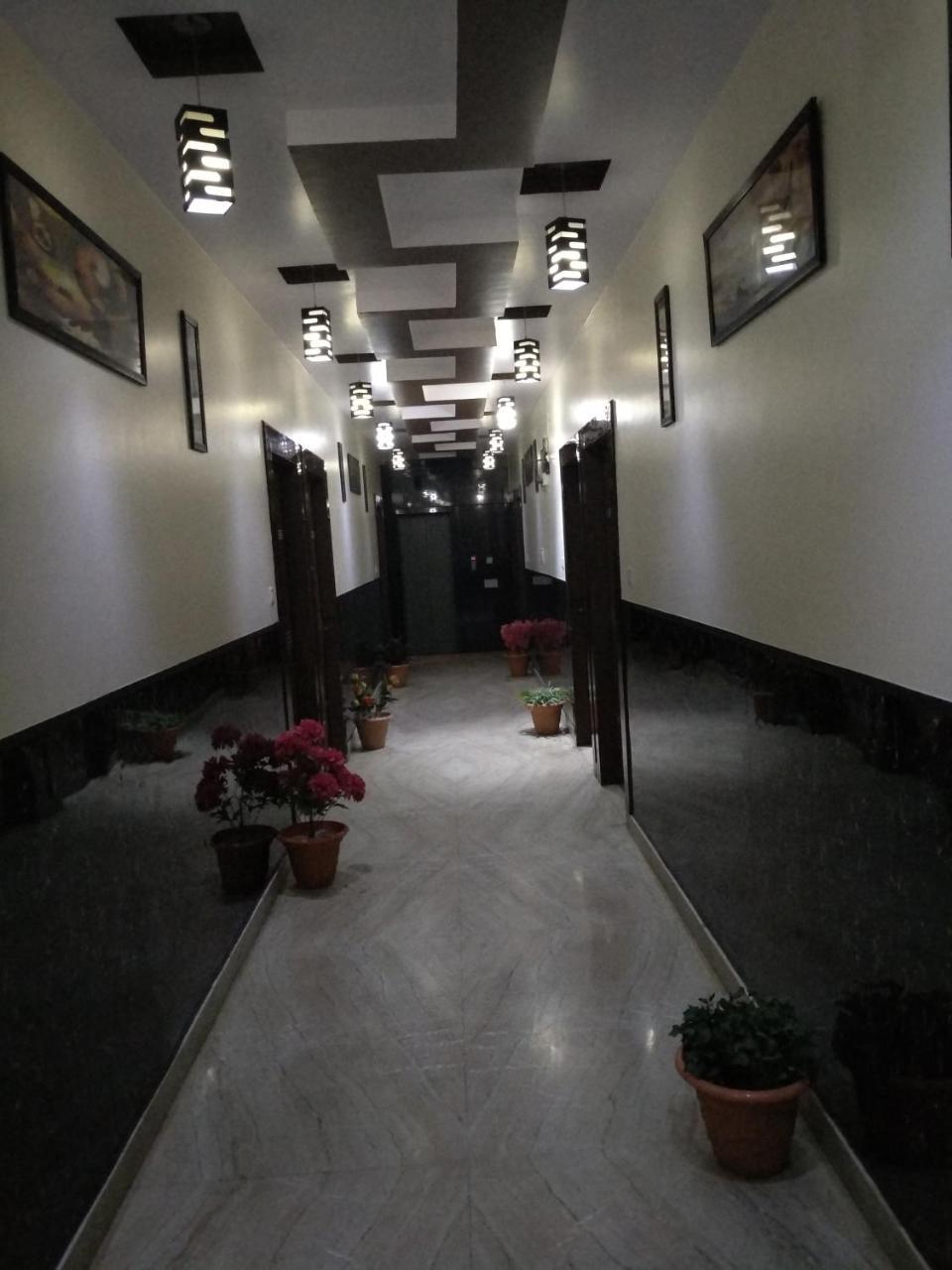 Hotel Rb Palace Dhaulpur Exteriör bild