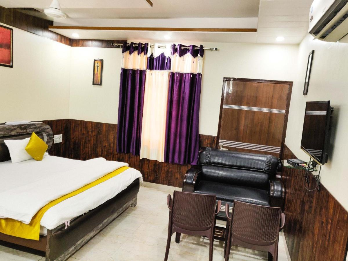Hotel Rb Palace Dhaulpur Exteriör bild