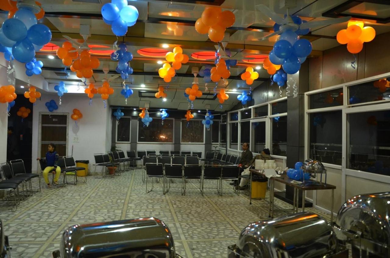 Hotel Rb Palace Dhaulpur Exteriör bild