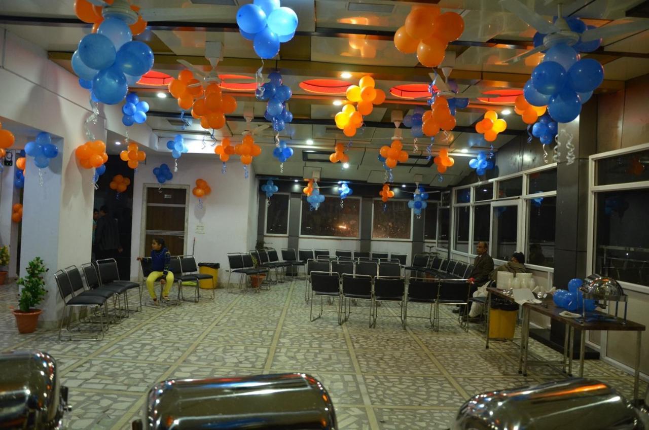Hotel Rb Palace Dhaulpur Exteriör bild